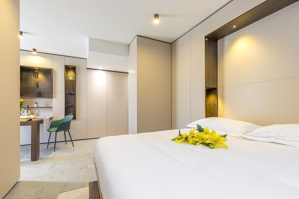 Family Studio (Icon H 503 Suite Micro-Living)