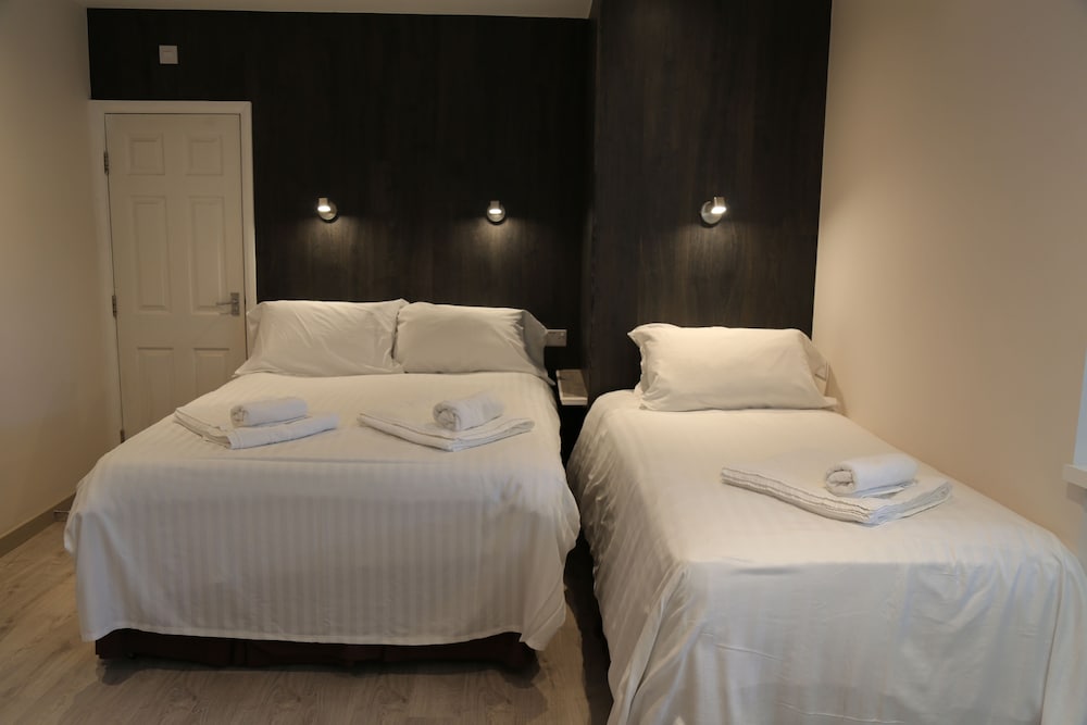 Suite, Ensuite photo 2