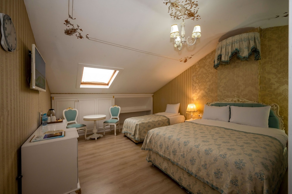 Superior Triple Room photo 2