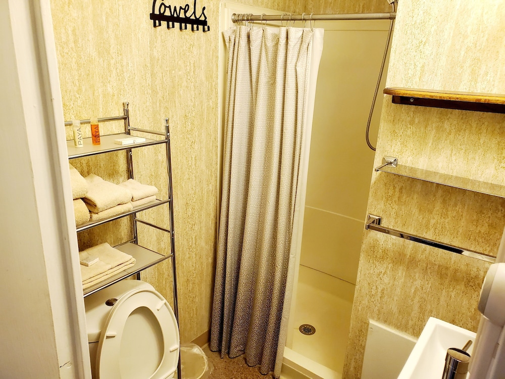 Small Queen size room photo 3