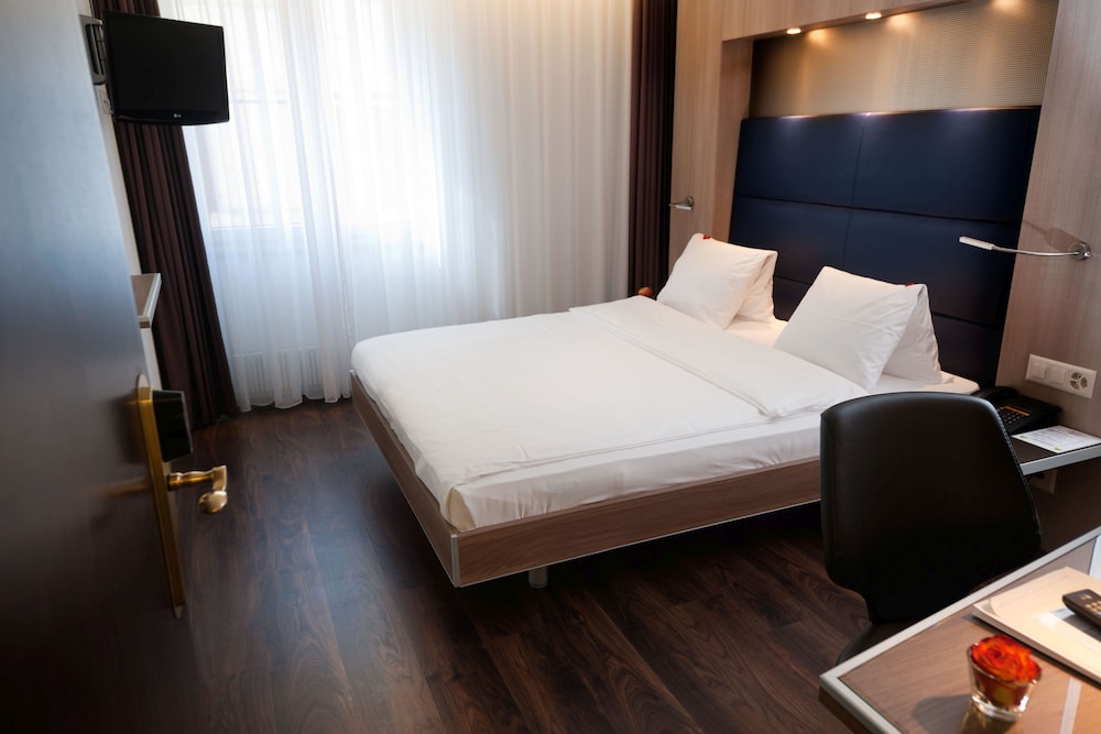 Double Room - Photo 12