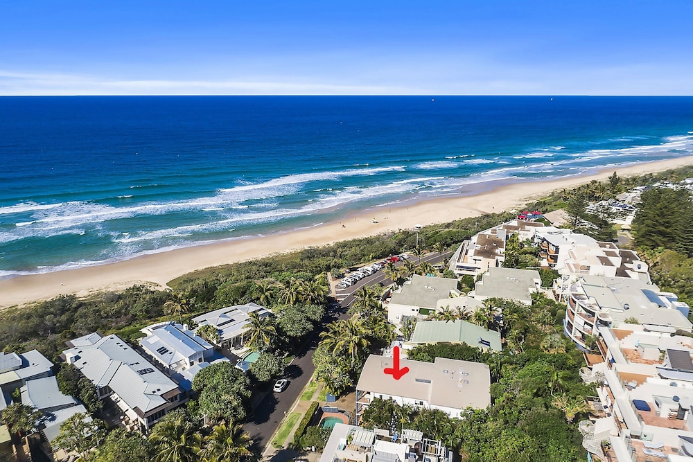 OFFSITE- 3 Bedroom Apartment - Ocean View Opposite Beach photo 2