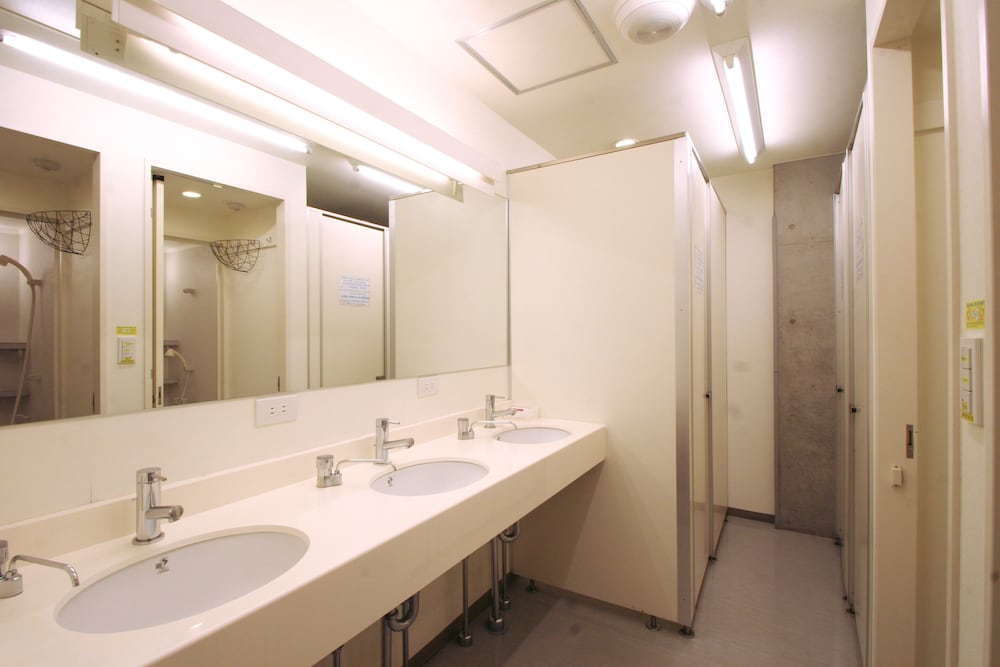 8 Bed Private Room (4 Bunk Beds) Shared Bathroom photo 3