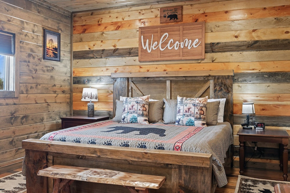 Cabin, Multiple Beds, Hot Tub, Mountain View (Koda Bears Cabin)