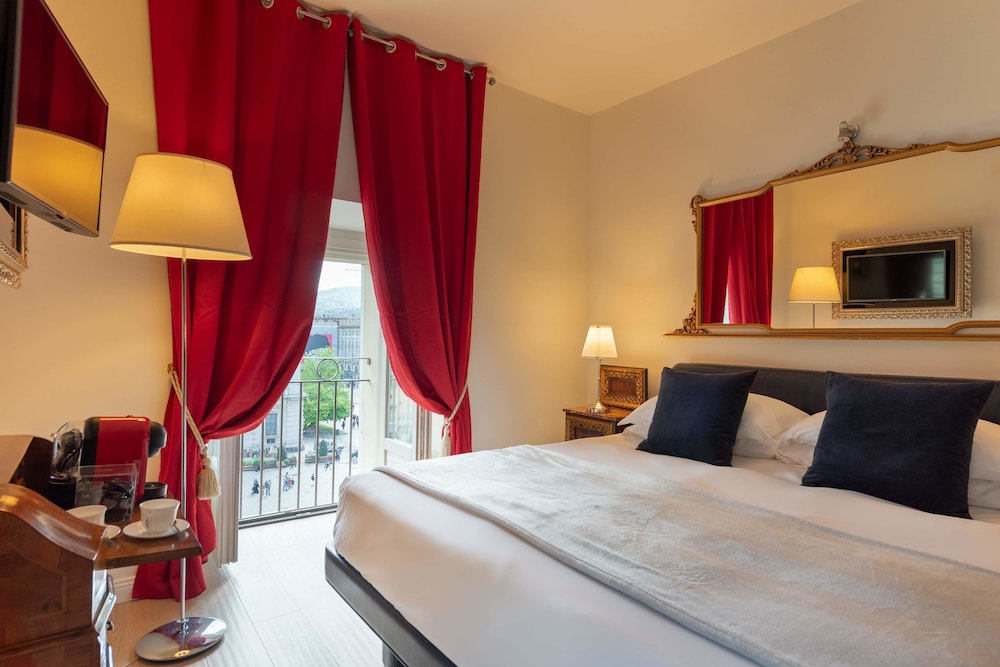 Deluxe Double Room, 1 Bedroom, Private Bathroom, City View photo 3