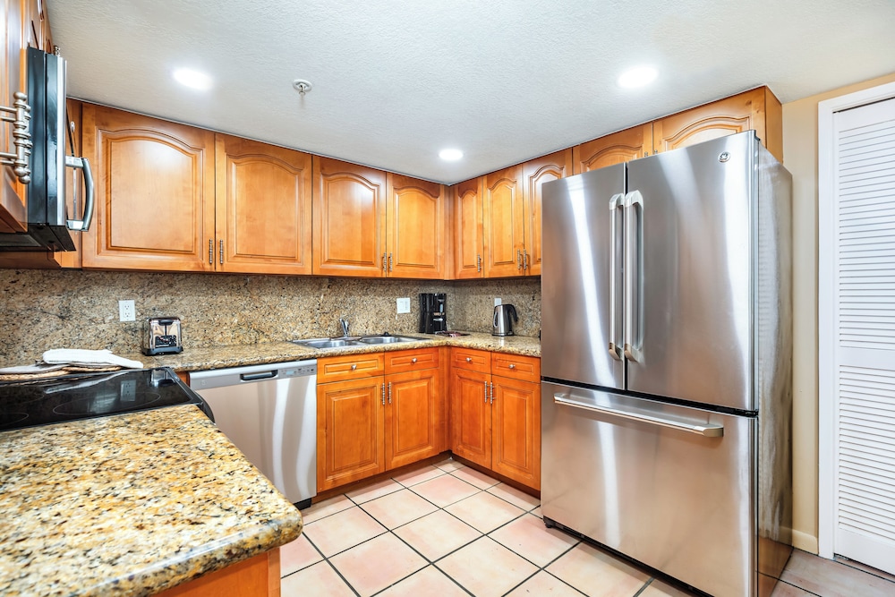 3 Bedroom Suite with Washer and Dryer - Photo 9