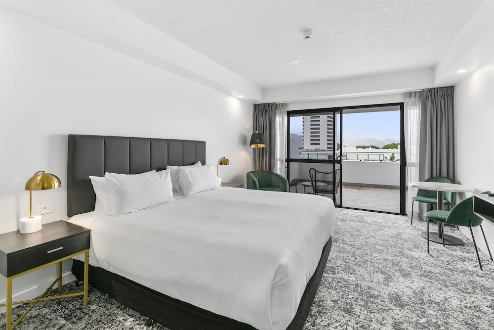 Deluxe Room, 1 King Bed, Terrace - Photo 3