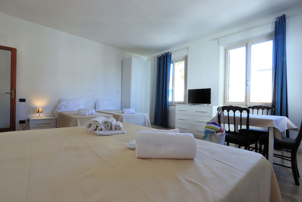 Standard Quadruple Room, Non Smoking photo 2