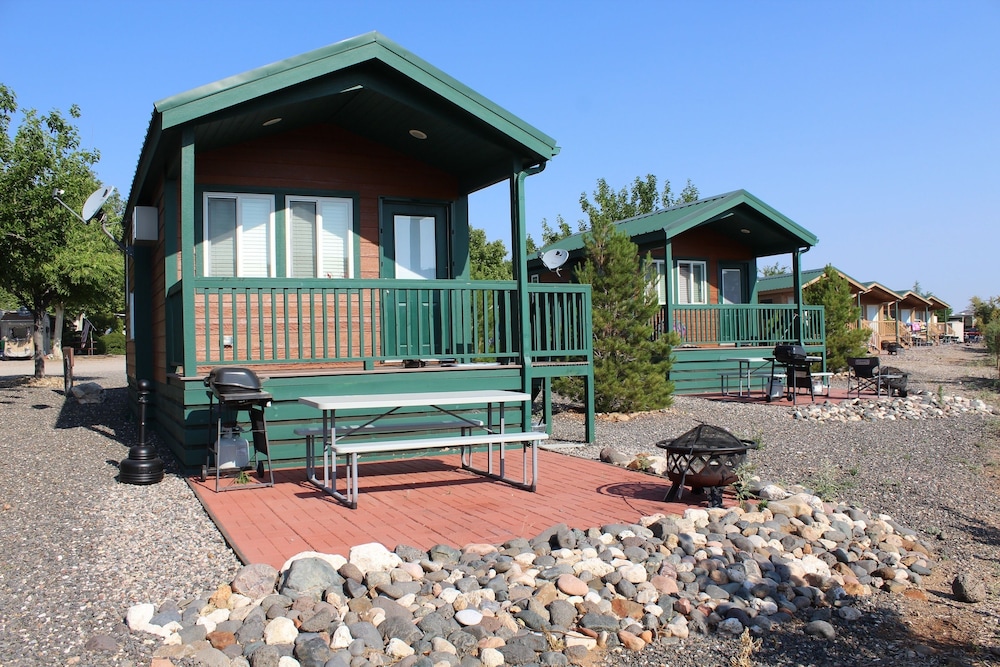 Cabin (No Pets) photo 1