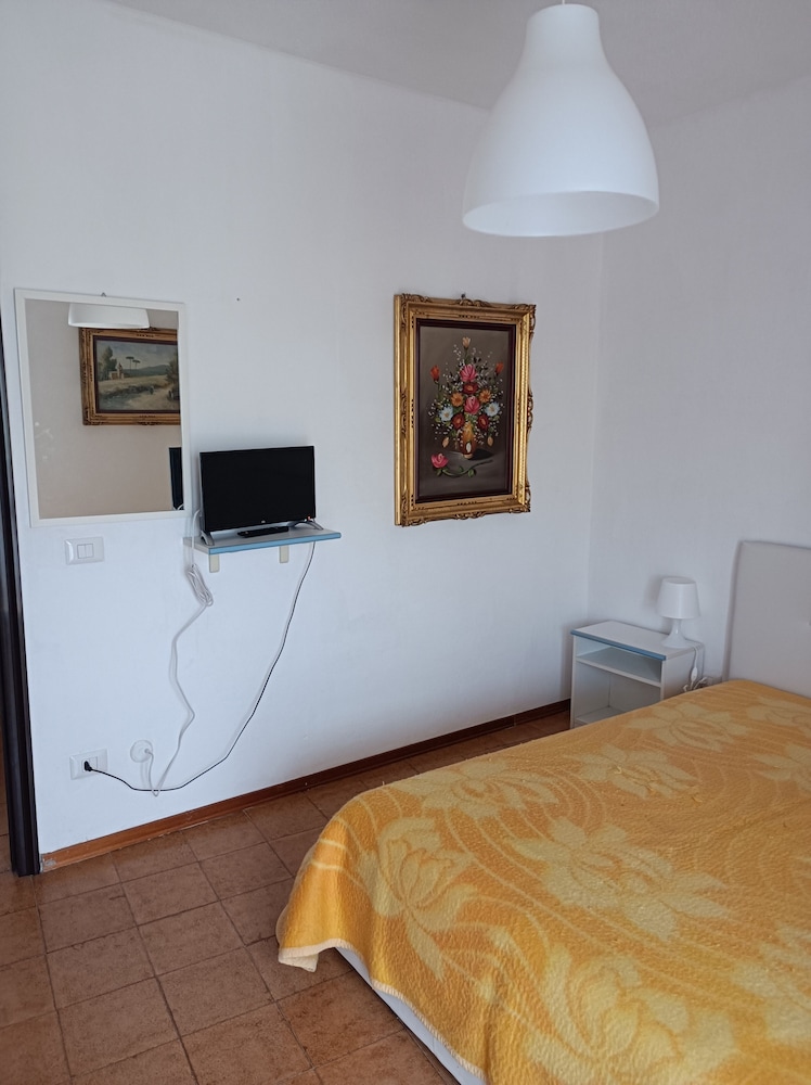Apartment, 1 Queen Bed With Sofa Bed photo 1