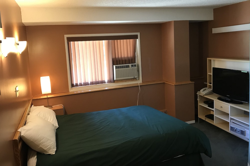 Standard Room (Economy, Queen)