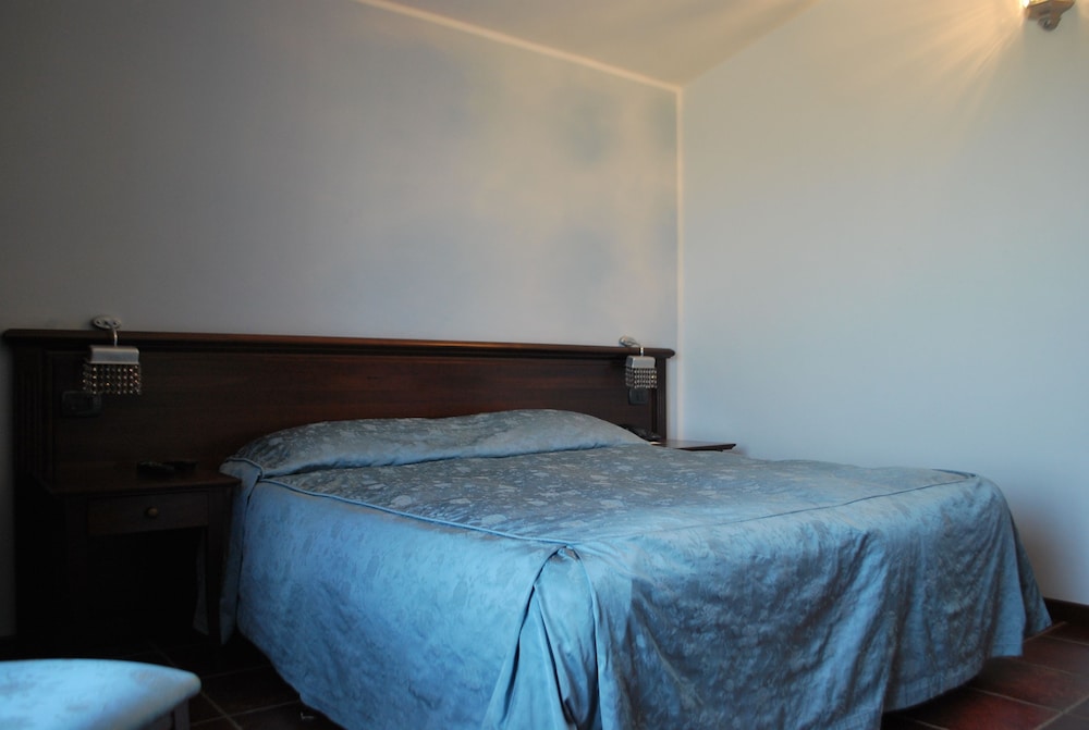 Basic Double or Twin Room, 1 Double Bed photo 2
