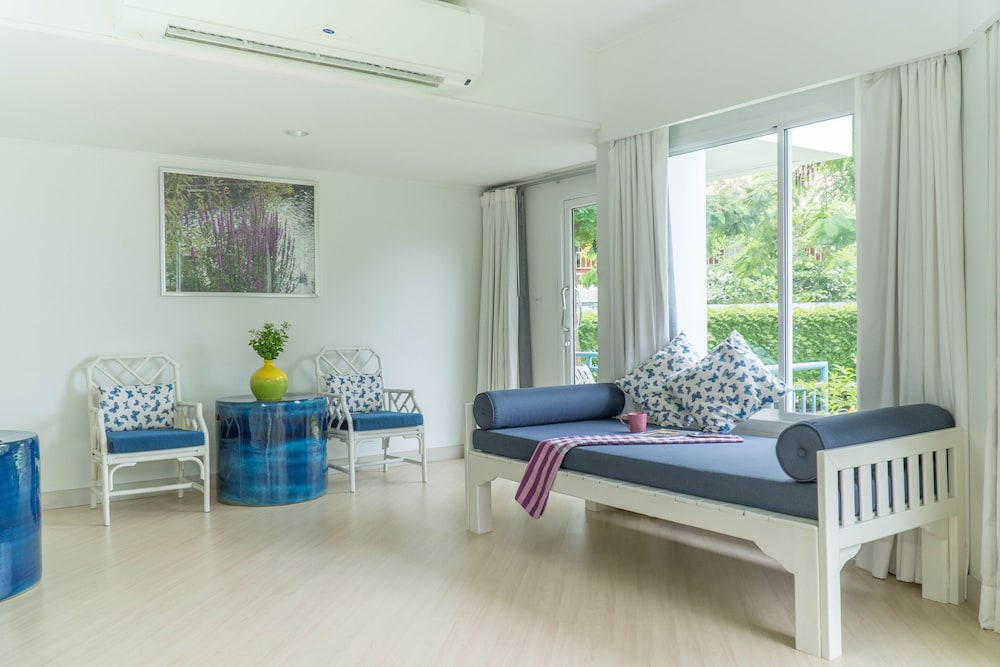 Suite - Photo 20