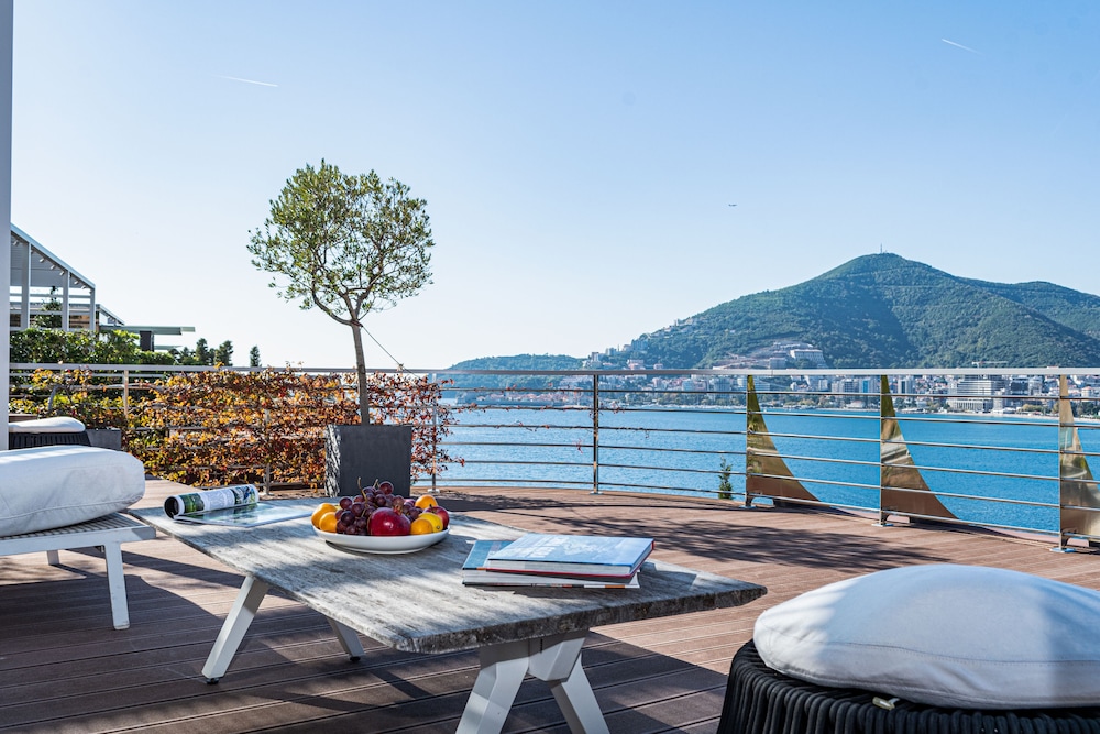 Penthouse, 4 Bedrooms, Sea View photo 3