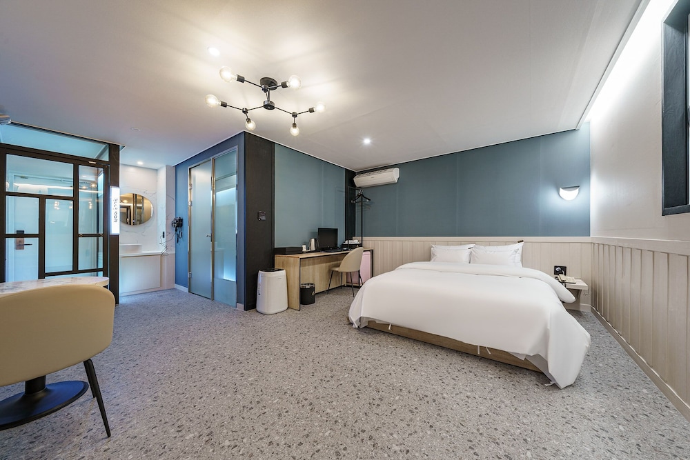 Standard Room photo 2