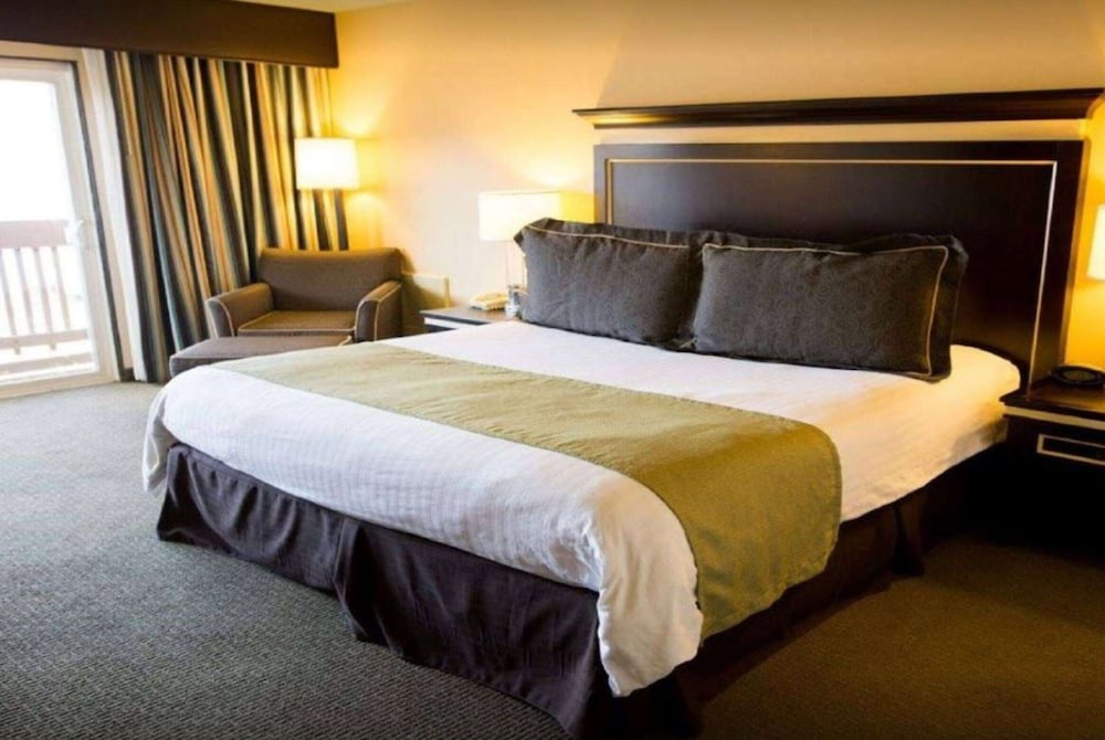 Room, 1 King Bed, Non Smoking (Cove View) - Photo 1