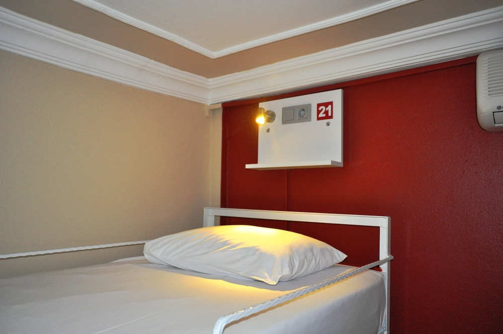 Shared Dormitory, Mixed Dorm, Shared Bathroom (Basement) photo 2