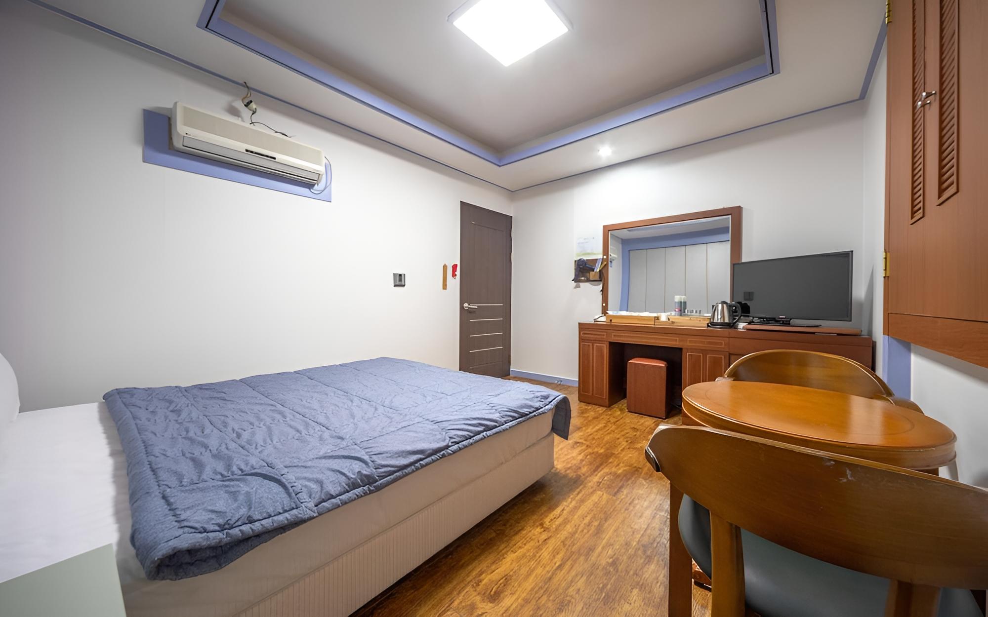Room (Standard Room) - Photo 6