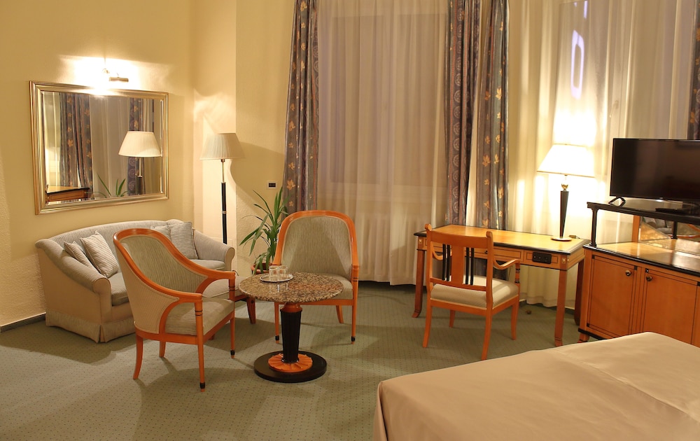 Basic Triple Room, City View photo 2