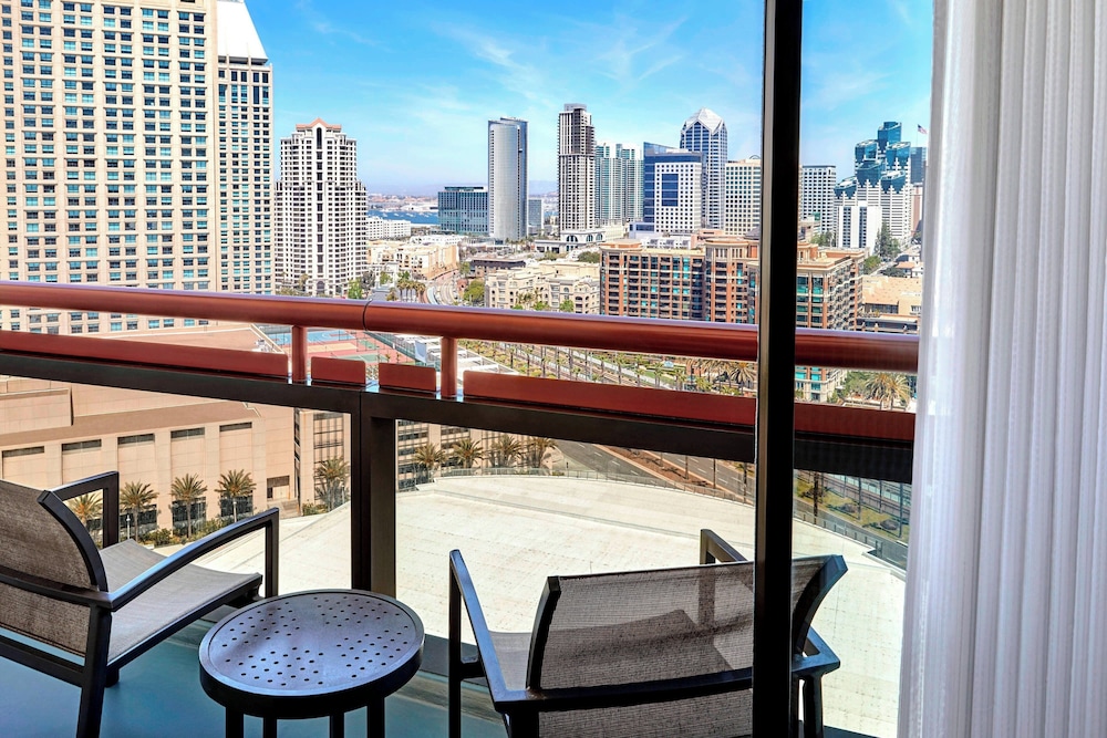 Deluxe Room, 2 Queen Beds, City View (Balcony) - Photo 3