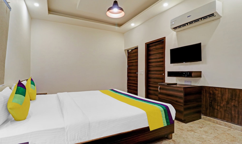 Deluxe Room - Photo 5
