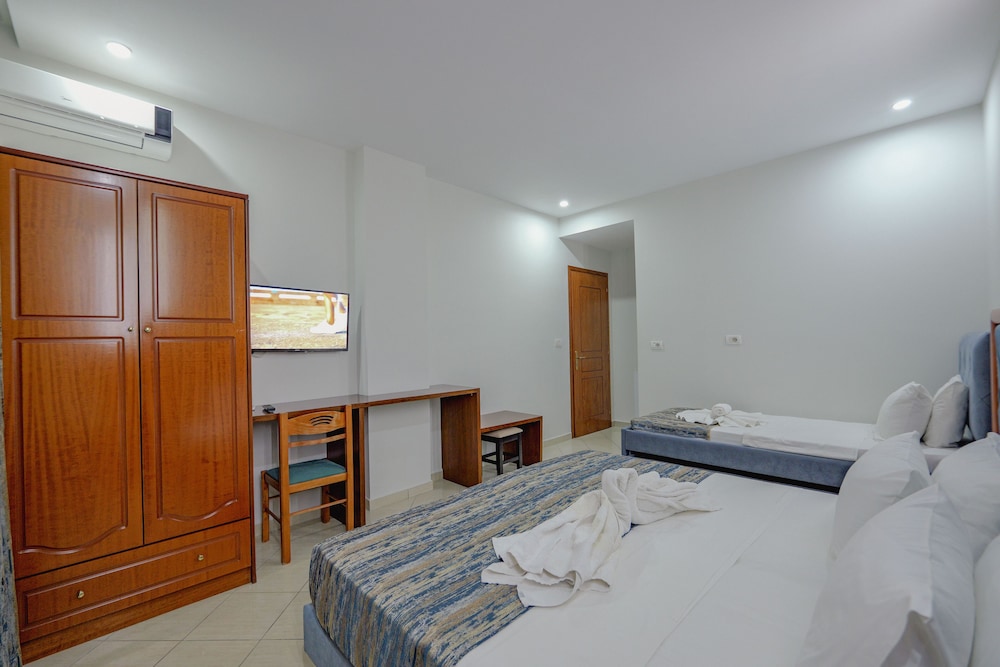 Triple Room with Balcony photo 2