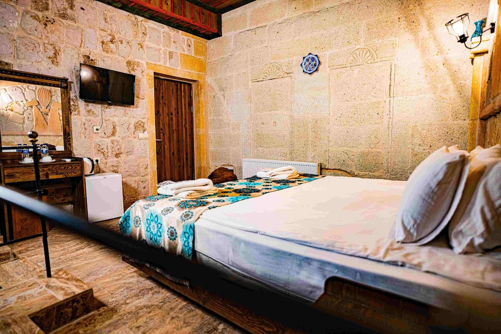 Comfort Room, Courtyard View (Stone) - Photo 17