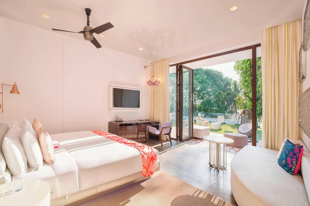 Room, 1 King Bed (Patio)