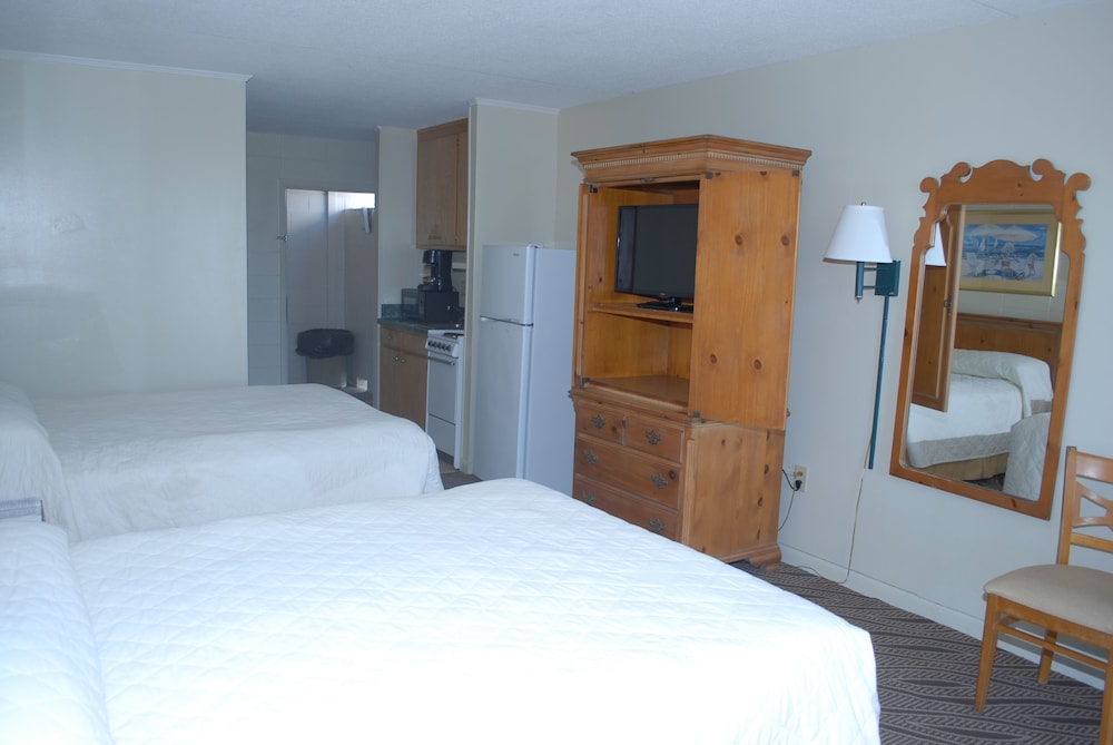 Oceanfront Queen Efficiency photo 2