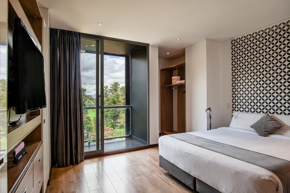 Premium Loft, 1 King Bed, Balcony, City View