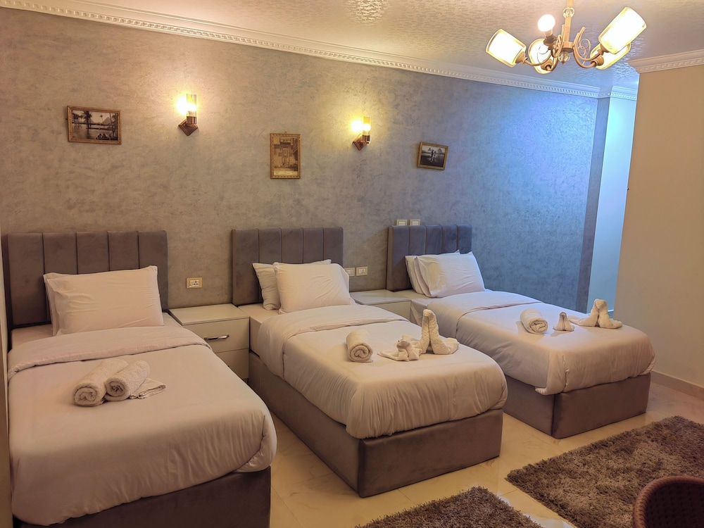 Signature Quadruple Room photo 3