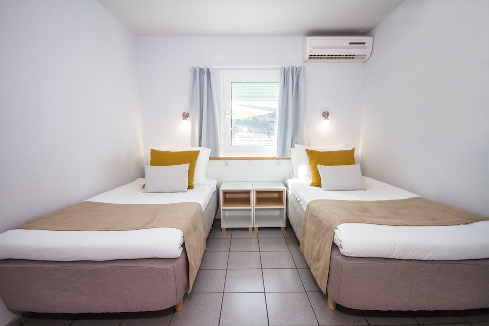 Standard Apartment, 1 Bedroom (Sunsuite / 3 adults + 1 child) - Photo 3