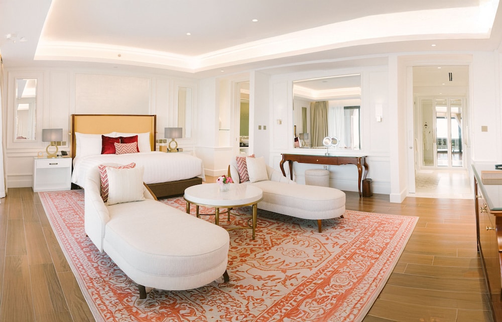 Royal Mansion Suite photo 2