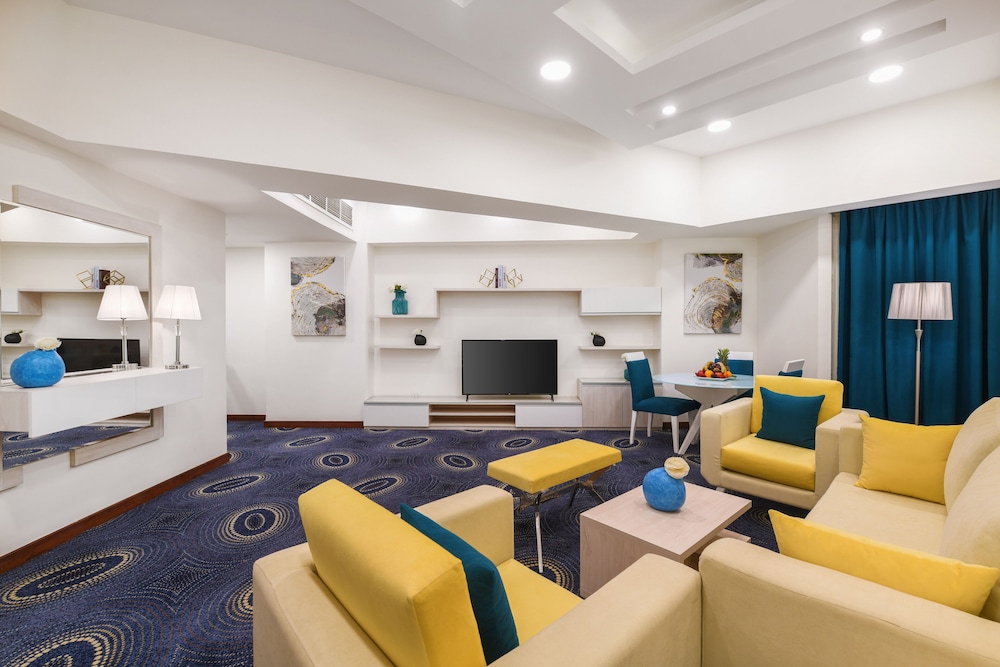 Presidential Studio Suite, Pool View