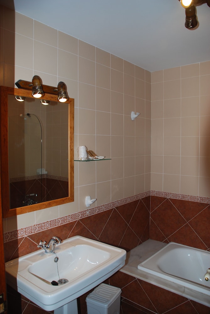 Standard Double or Twin Room photo 3