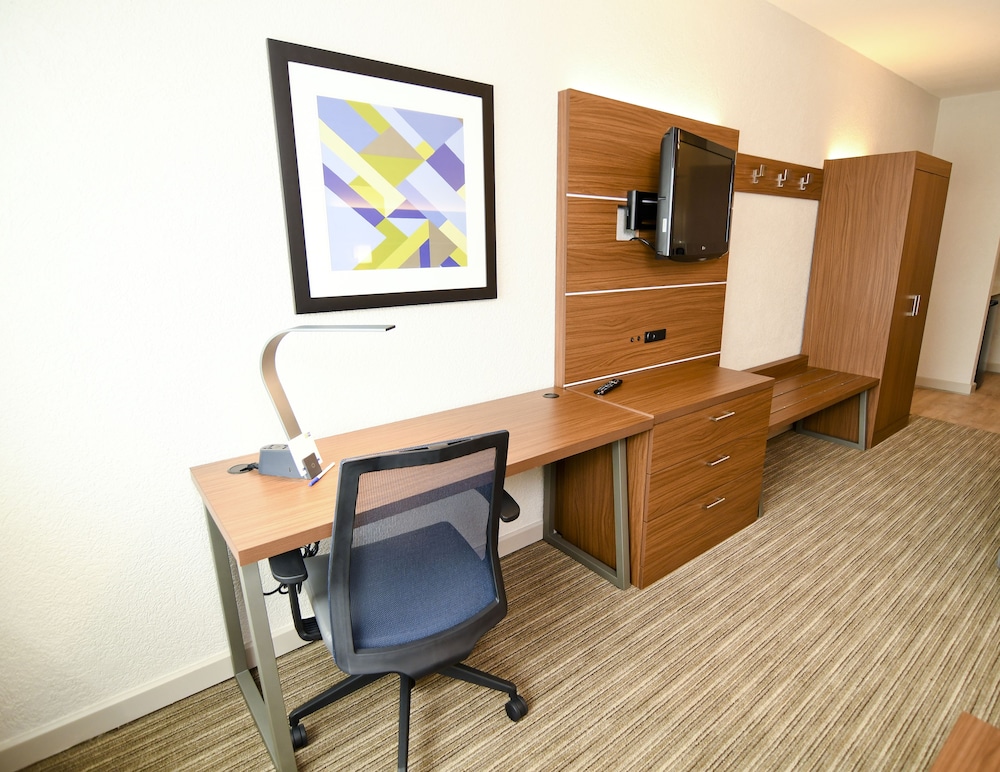 Standard Room, 1 King Bed with Sofa bed - Photo 6