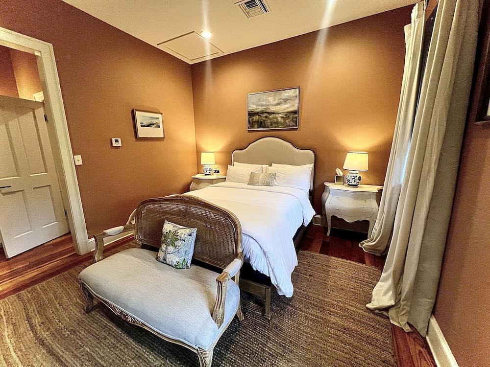 The Carondelet Garden Room photo 1