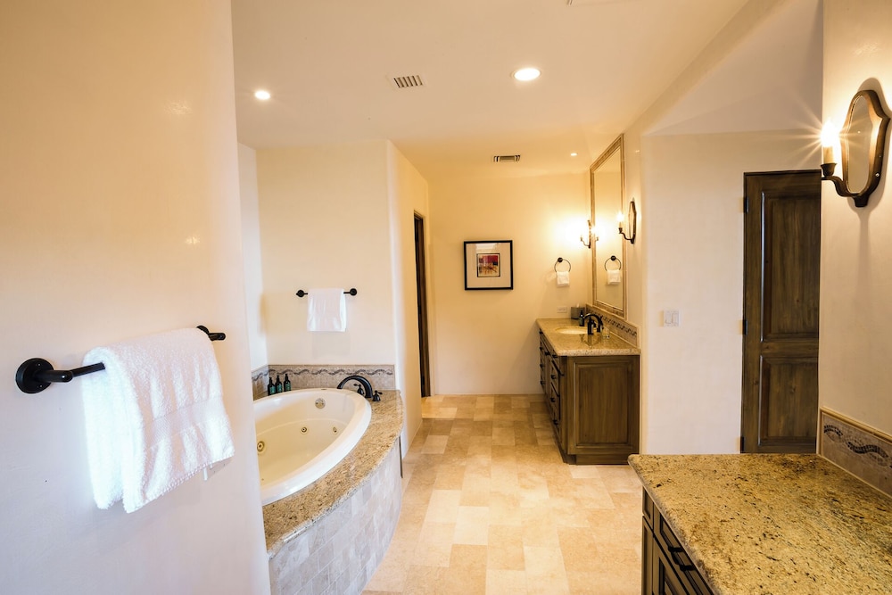 Room, 4 Bedrooms, Ocean View (Residence) photo 2