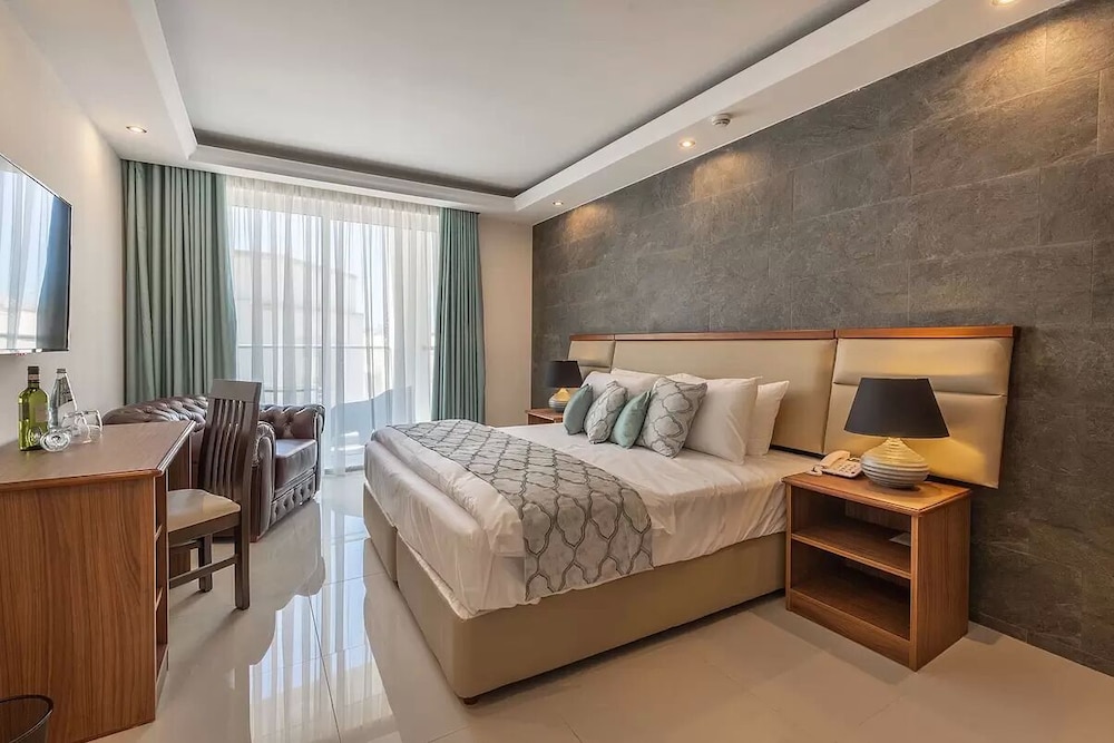 Deluxe Double or Twin Room photo 3