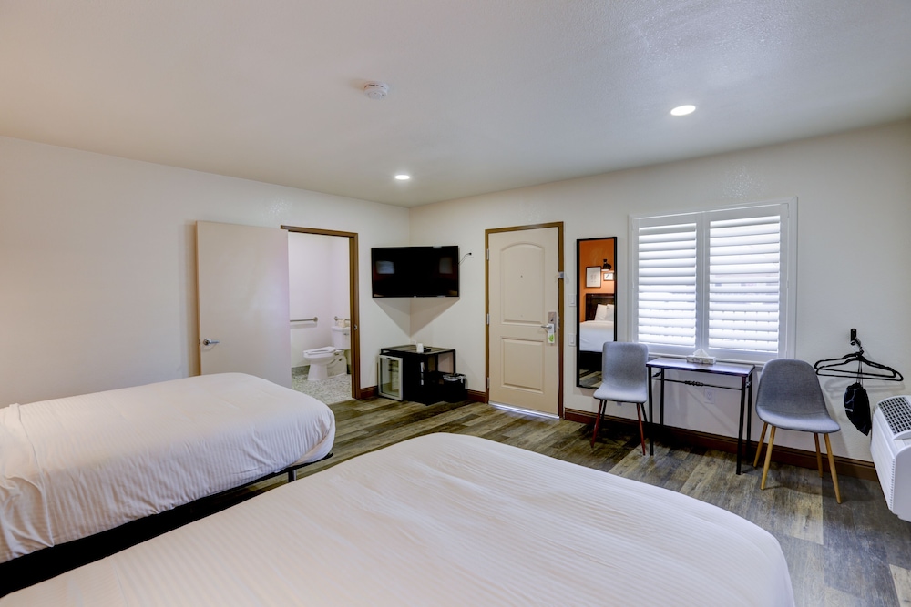 Room, 2 Double Beds, Non Smoking photo 3