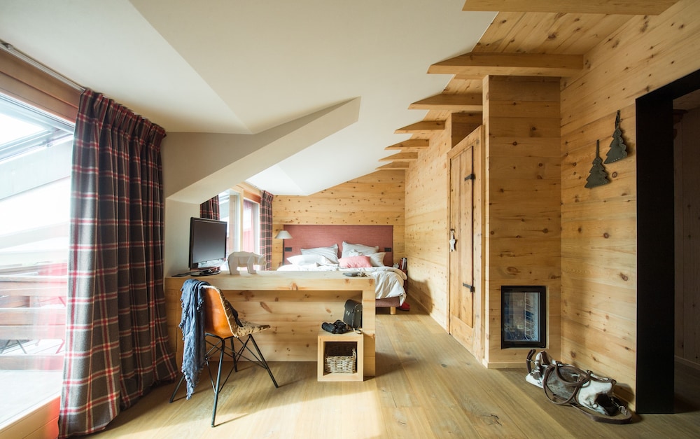 Panoramic Suite, Balcony, Mountain View