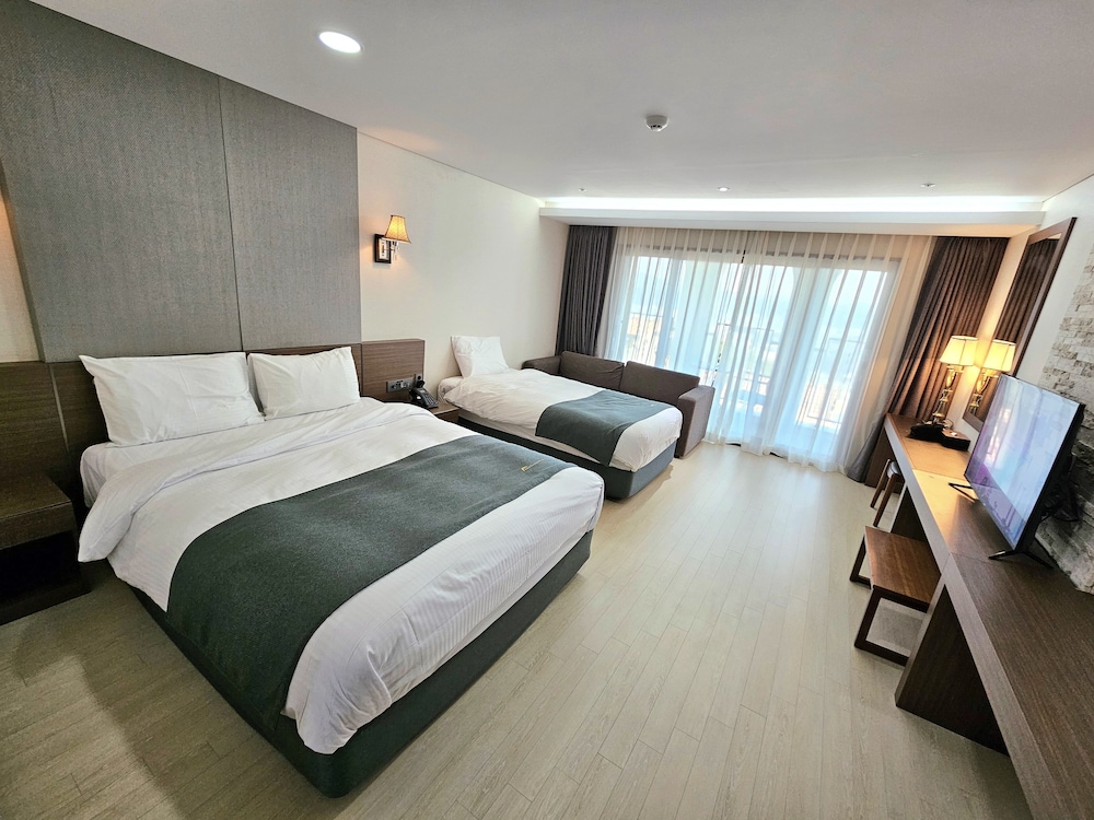 Deluxe Twin Room (Breakfast for 2 included) photo 1