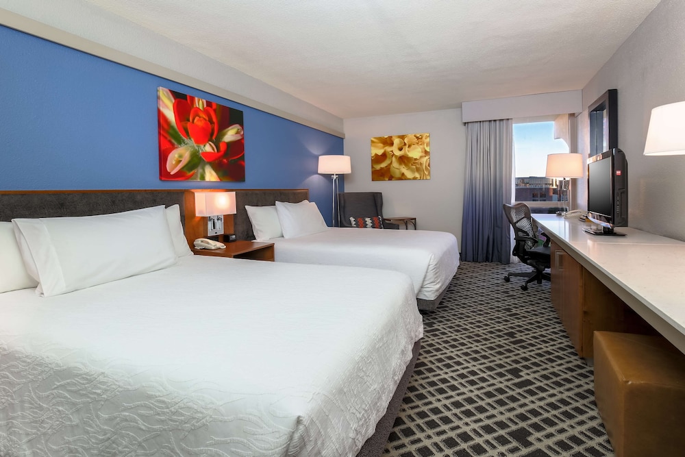 Two Queen Beds, Accessible - Photo 3