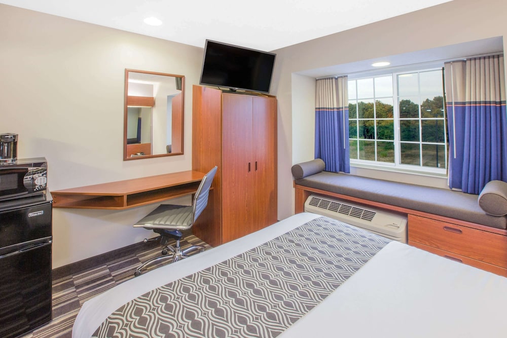 Suite, Accessible, Microwave - Photo 1