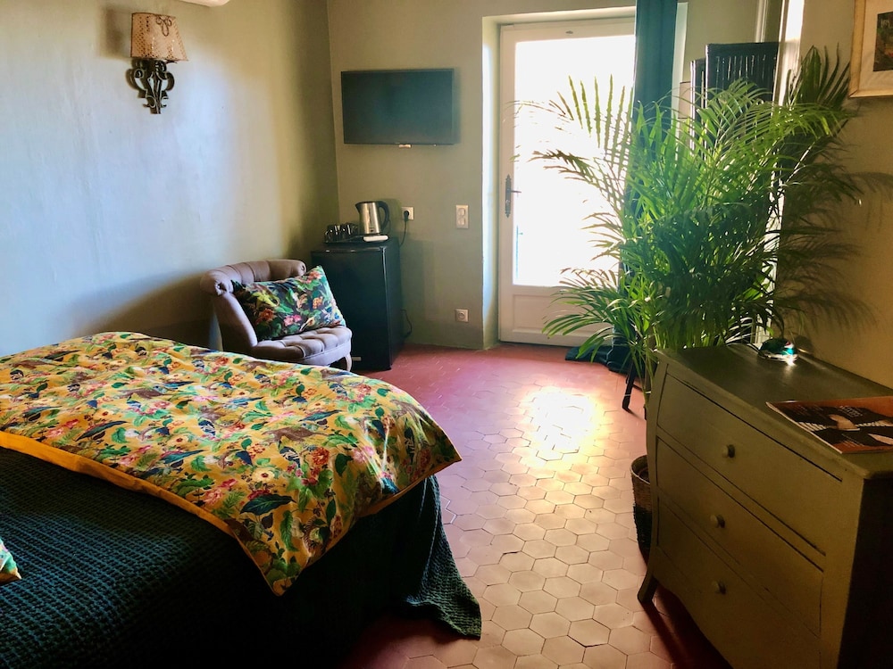 Double Room (5)