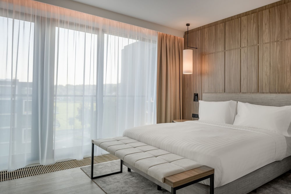 Junior Suite, 1 Bedroom, Balcony - Photo 8