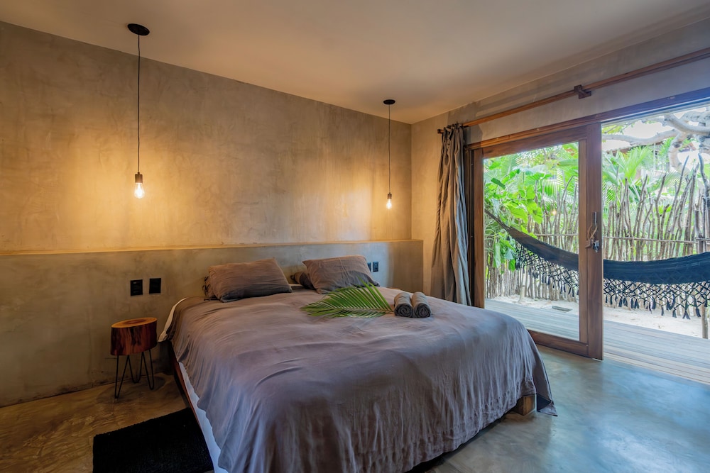 Suite, Garden Area (Q1)
