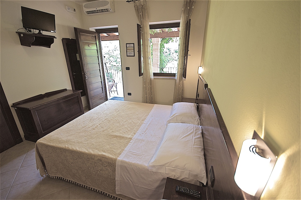 Standard Double Room - Photo 1