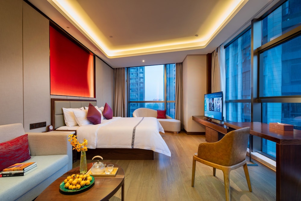 Deluxe Queen Room