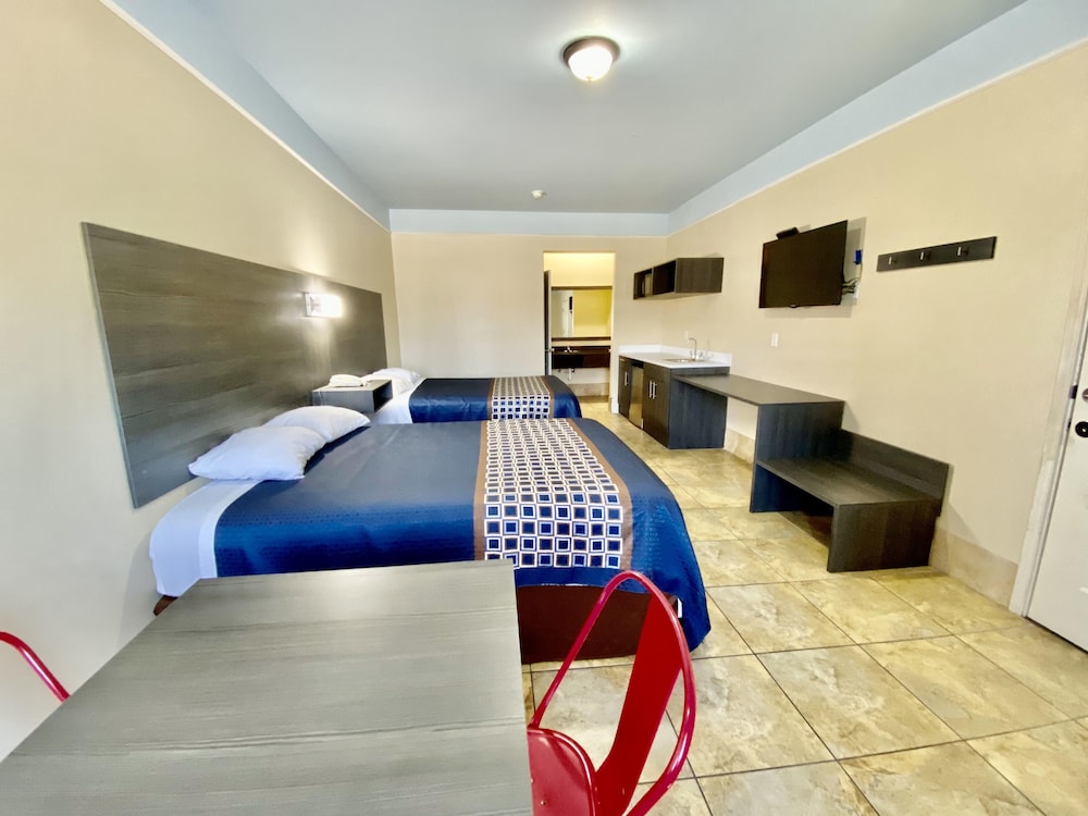Suite, 2 Queen Beds, Kitchenette, Ground Floor photo 1